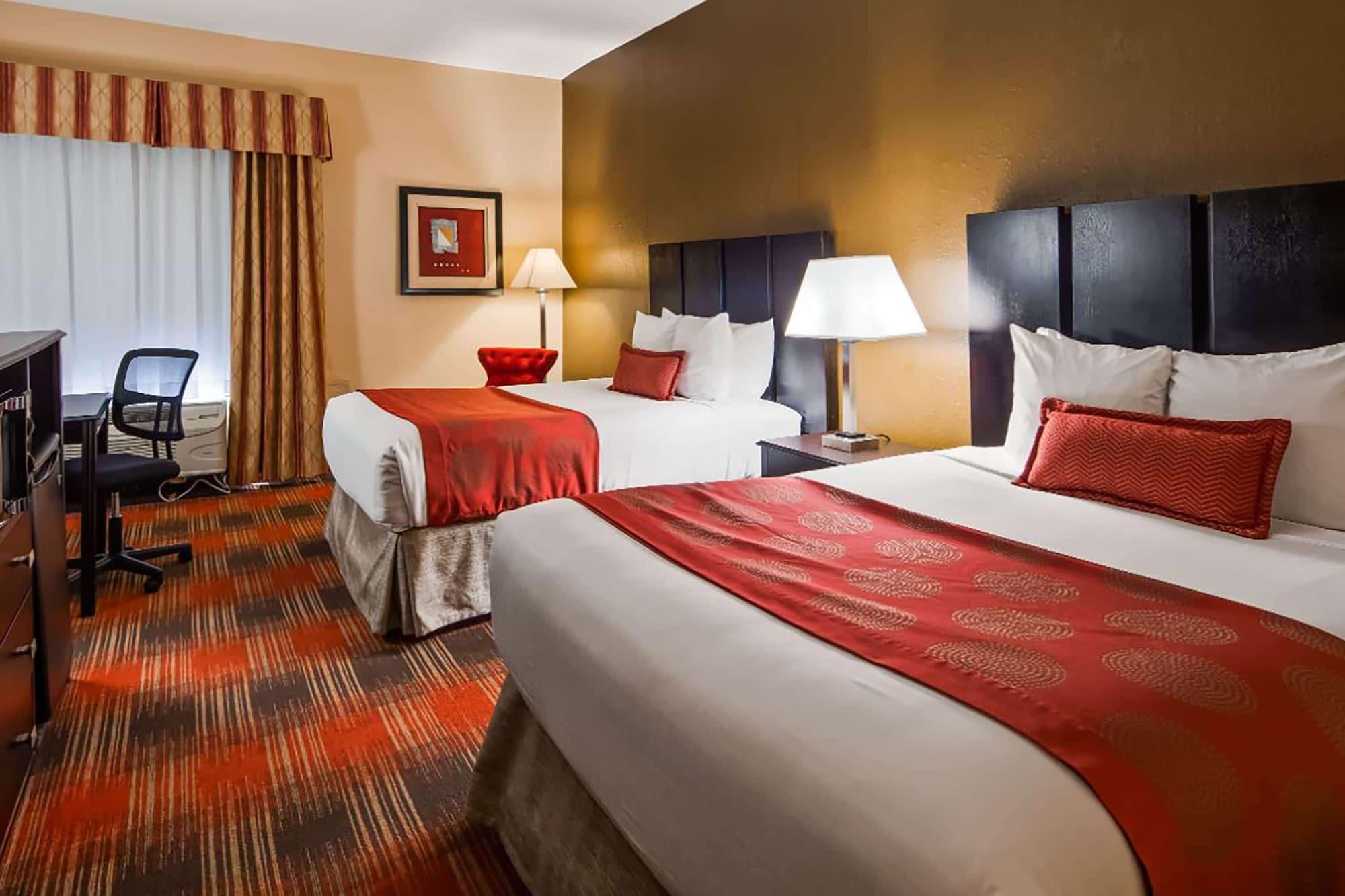 Baymont By Wyndham Lavergne Hotel