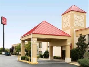 Hotel Baymont By Wyndham Lavergne 3*