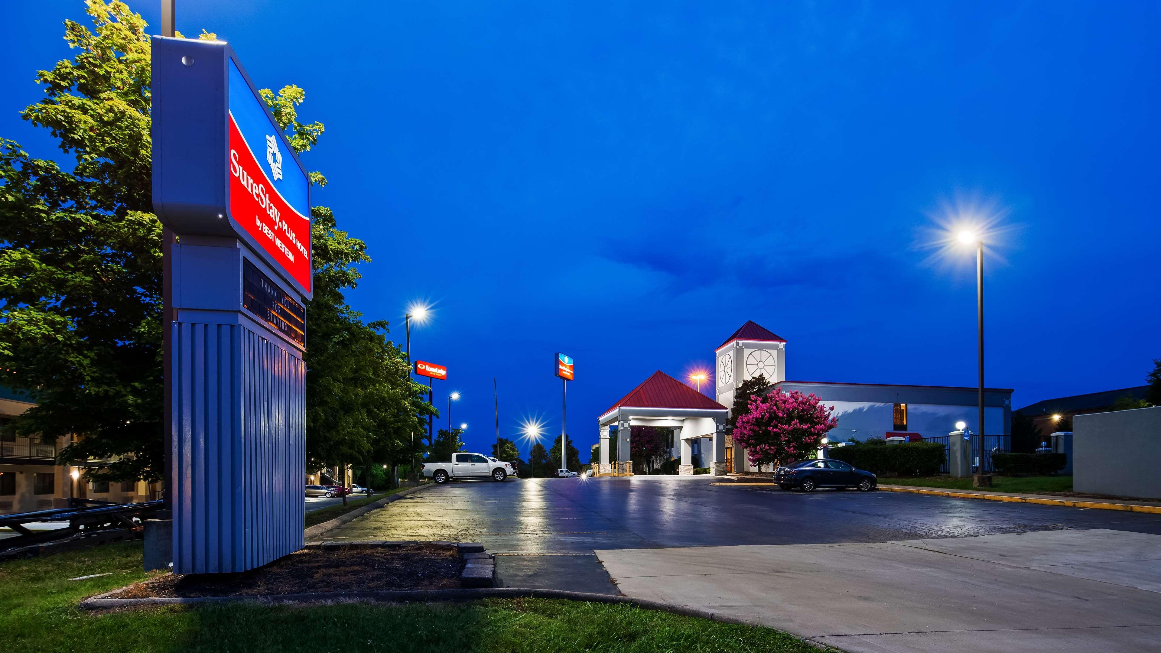 Hotel Baymont By Wyndham Lavergne