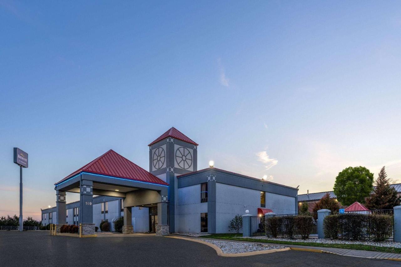 Baymont By Wyndham Lavergne Hotel