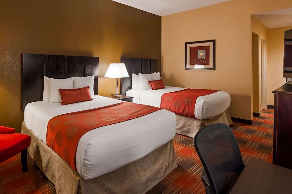 Baymont By Wyndham Lavergne 3*